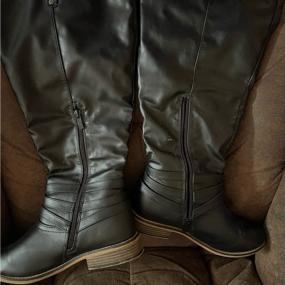 Boots - Picture 5 of 7